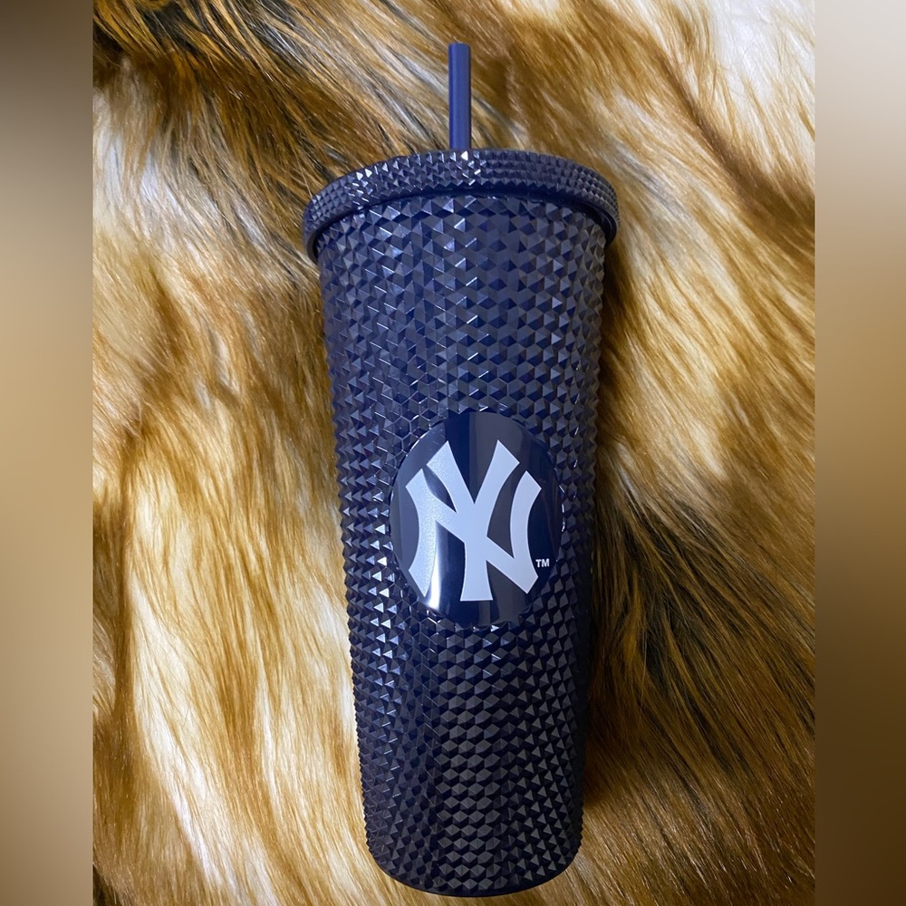 NEW New York Yankees 24oz. Logo Studded Tumbler